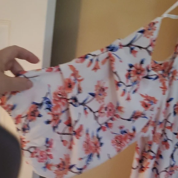 Love J Floral Dress with Lace Detail And Peek A Boo Sholders - Picture 3 of 11